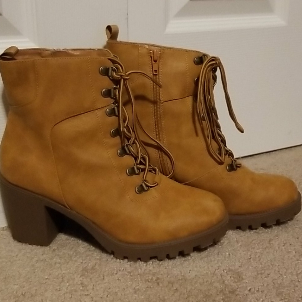 NWOT High heeled booties